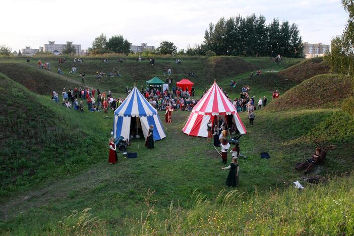 Kauno tvirtovės aštuntame forte viduramžių dvasia.