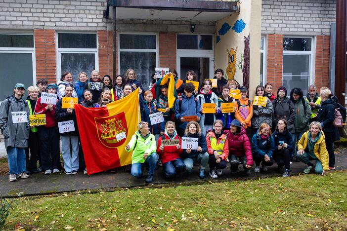 Mokytojų protesto eisena pėsčiomis iš Klaipėdos į Vilnių