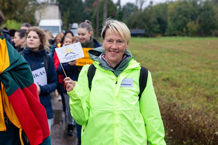 Mokytojų protesto eisena pėsčiomis iš Klaipėdos į Vilnių