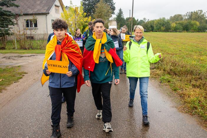 Mokytojų protesto eisena pėsčiomis iš Klaipėdos į Vilnių