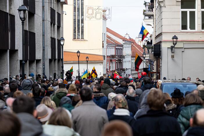 Vasario 16-oji prie Lietuvos nepriklausomybės signatarų namų