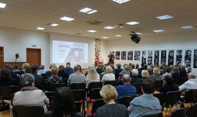 Sumanymas: į J. Meko poetinių tekstų ir laiškų skaitymą A. Bialobžeskis meistriškai įpynė biografinių detalių.