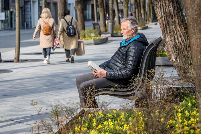 Kauniečiai džiaugiasi atėjusiu pavasariu