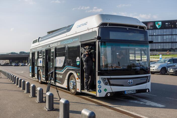 Kaune išbandytas vandeniliu varomas autobusas