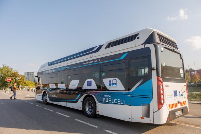 Kaune išbandytas vandeniliu varomas autobusas