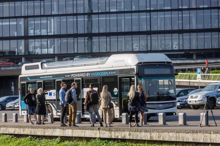 Kaune išbandytas vandeniliu varomas autobusas