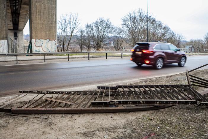 Nukrito vieno iš Kleboniškio tilto turėklai