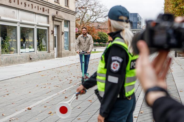 Laisvės alėjoje policija surengė reidą paspirtukininkams