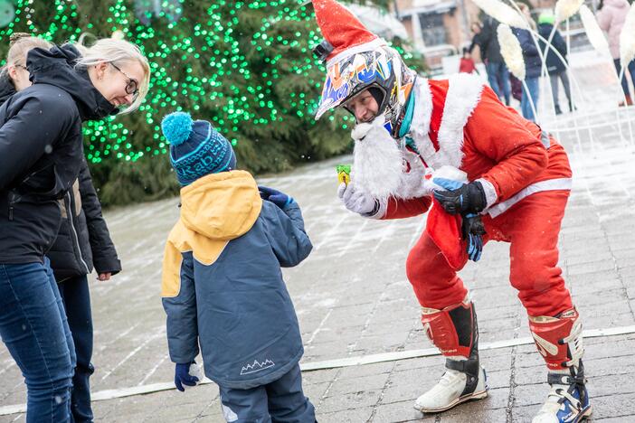 Ratuoti Kalėdų Seneliai aplankė Kauną