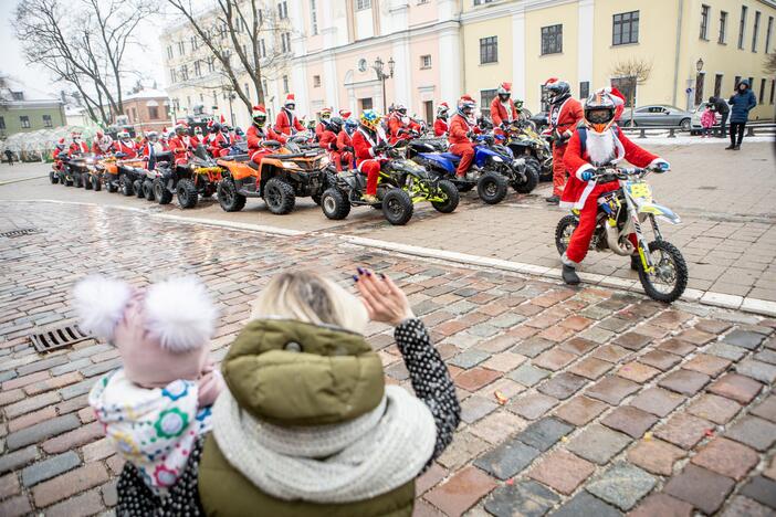 Ratuoti Kalėdų Seneliai aplankė Kauną