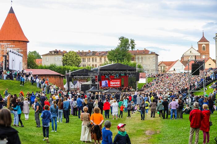 Kauno pilies papėdėje kauniečius subūrė operetė ir „Tautiška giesmė“