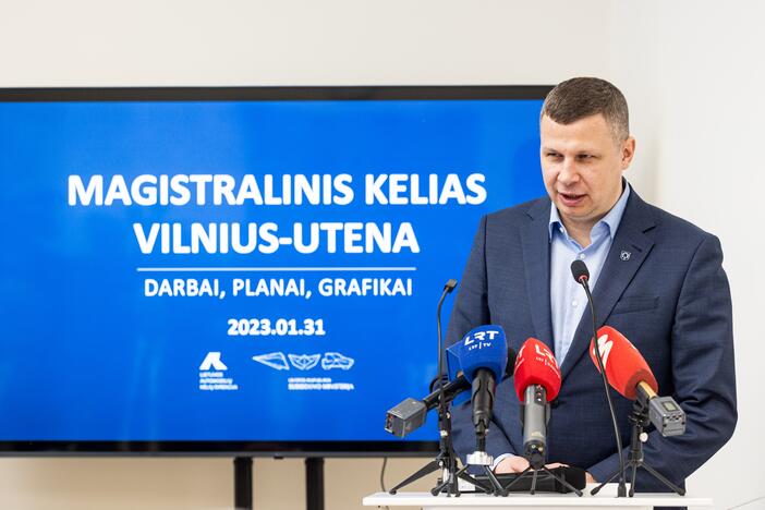 Sutarties dėl A14 kelio atkarpos tarp Molėtų ir Utenos remonto pasirašymas