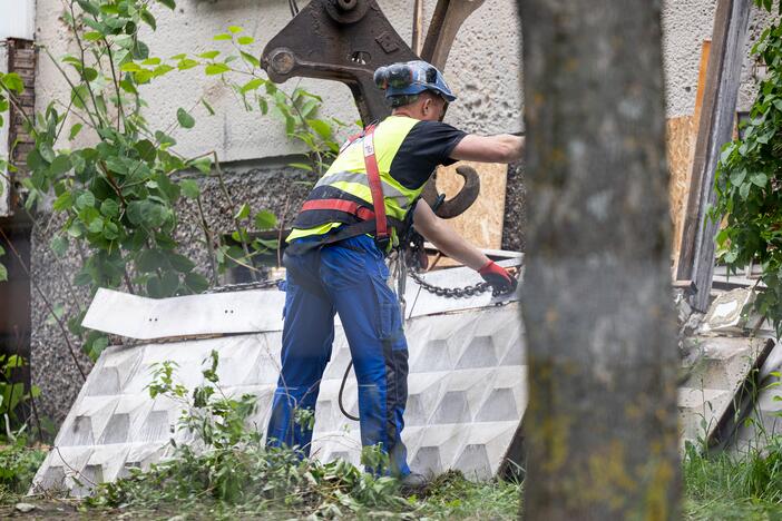 Pradedami sprogusio daugiabučio Viršuliškėse atstatymo darbai