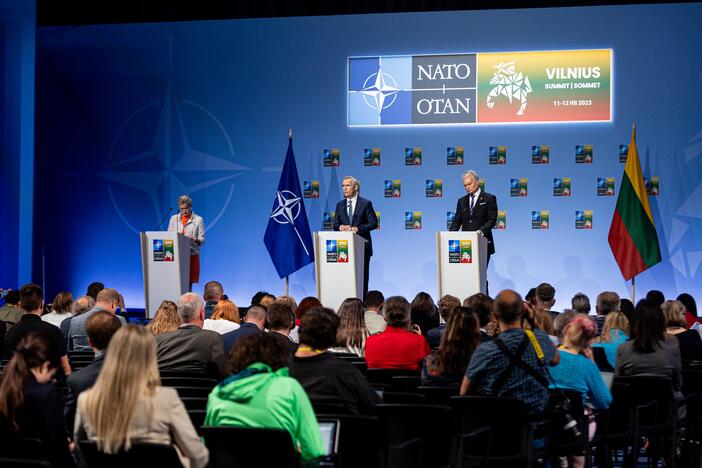  G. Nausėdos ir NATO generalinio sekretoriaus J. Stoltenbergo spaudos konferencija