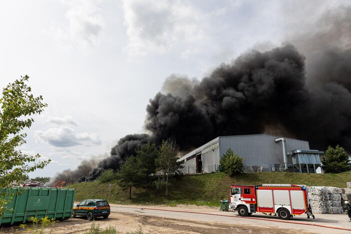 Didžiulis gaisras įmonėje „Ecoservice“