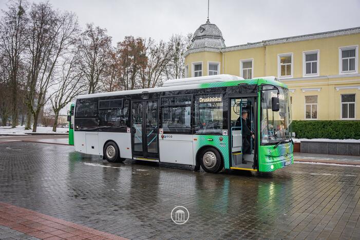 Apimtis: 2022-aisiais Druskininkų viešojo transporto parkas pasipildė dešimčia elektra varomų autobusų.  .