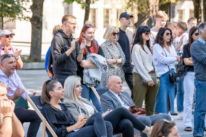 Kauniečiai stebi Lietuvos-Serbijos krepšinio rungtynes