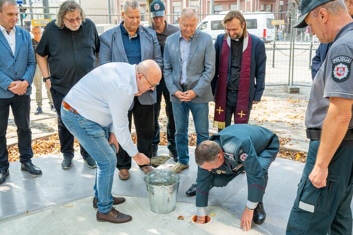 Policijos obelisko kapsulės įkasimo ceremonija