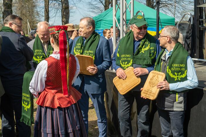 Ukrainos aukų atminties ąžuolynas 