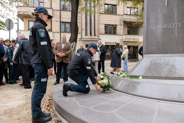 Policijos veteranai prie obelisko pagerbė kolegas