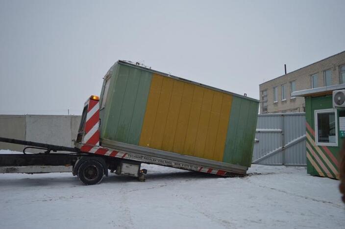 Išgabenamas vagonėlis iš Veisiejų regioninio parko 