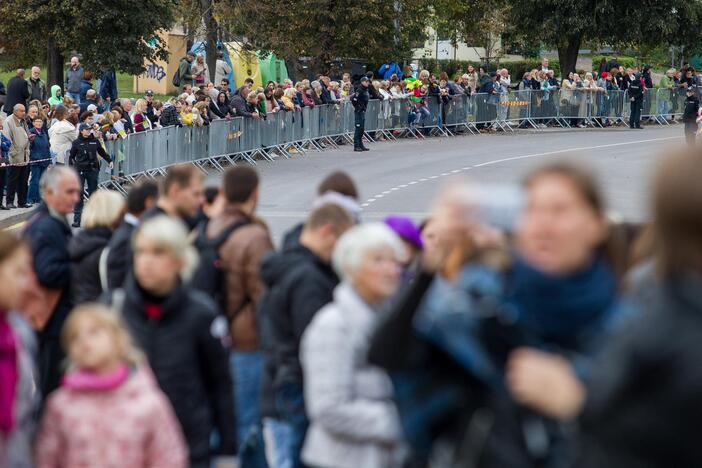 Popiežiaus kelionė iki Katedros aikštės