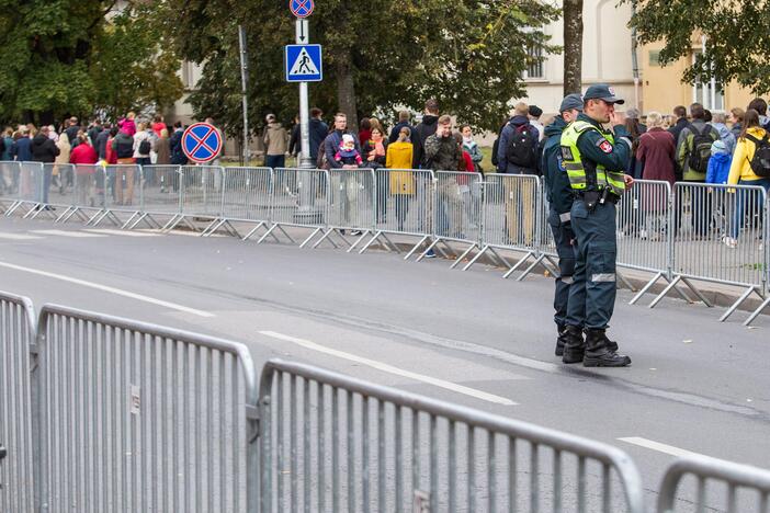 Popiežiaus kelionė iki Katedros aikštės