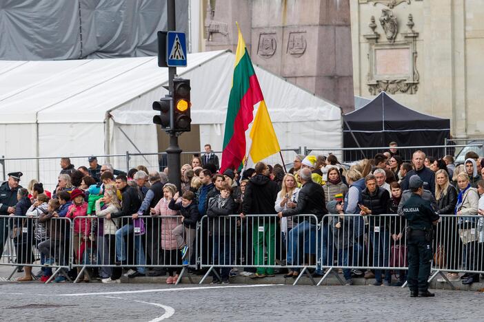 Popiežiaus kelionė iki Katedros aikštės