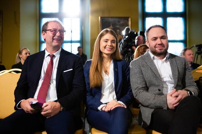 Partijų spaudos konferencijos