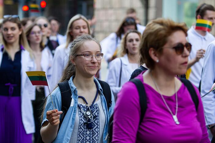 Jaunieji gydytojai Vilniuje surengė šventinį mitingą