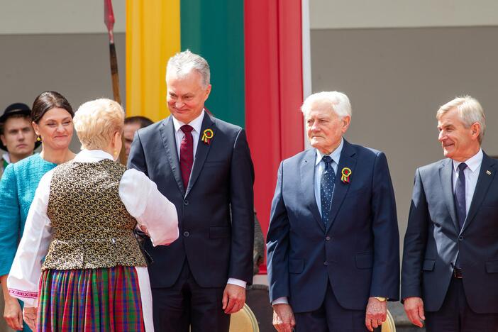 Vėliavų pakėlimo ceremonija S. Daukanto aikštėje