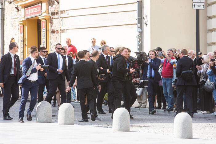 G. Nausėda apsilankė prie J. Basanavičiaus paminklo