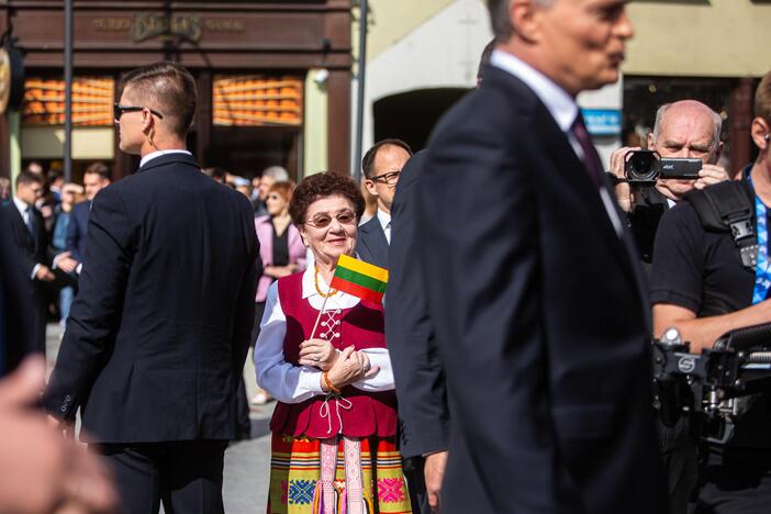 G. Nausėda apsilankė prie J. Basanavičiaus paminklo