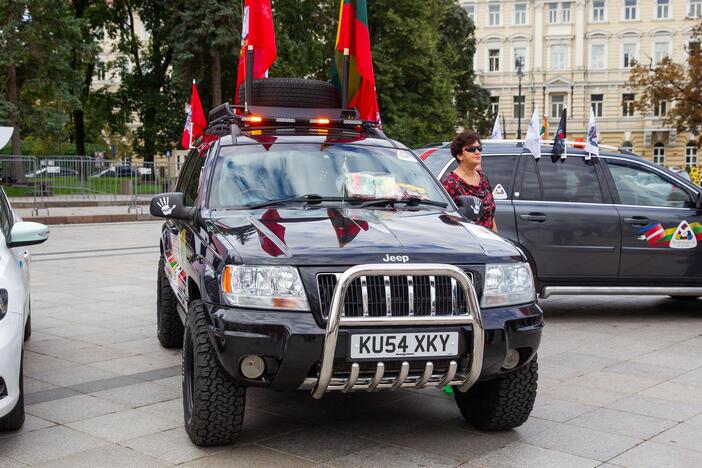 Į Taliną pajudės automobilių kolona