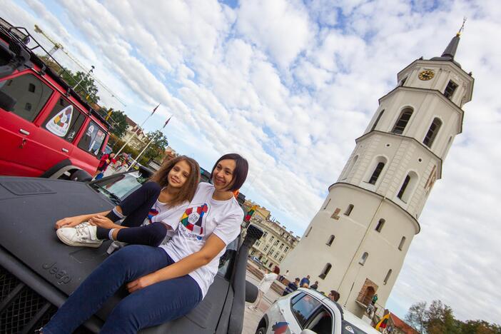 Į Taliną pajudės automobilių kolona