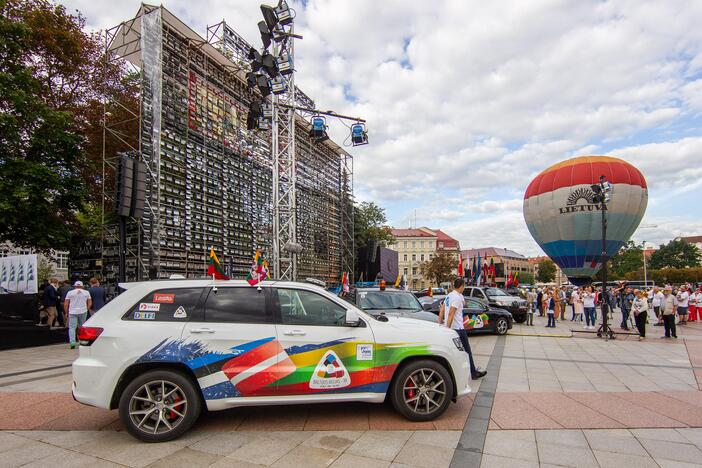 Į Taliną pajudės automobilių kolona