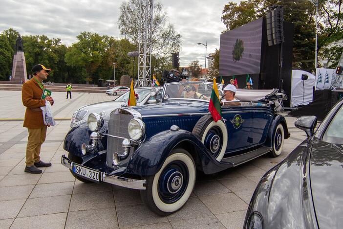 Į Taliną pajudės automobilių kolona