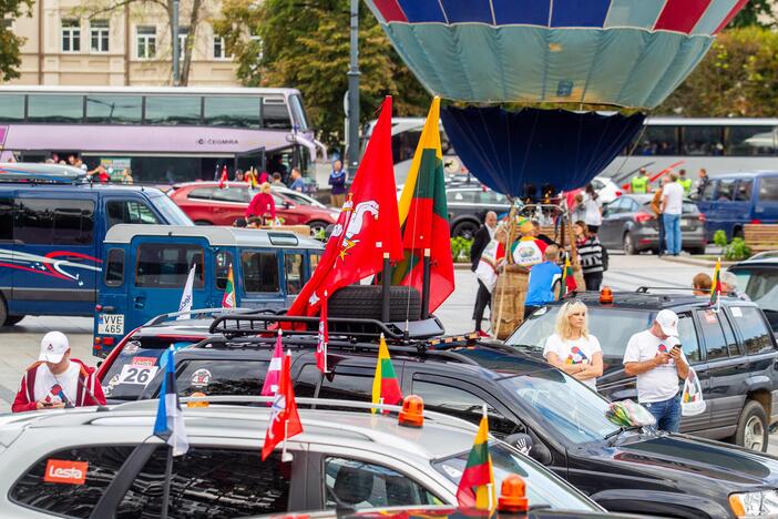 Į Taliną pajudės automobilių kolona