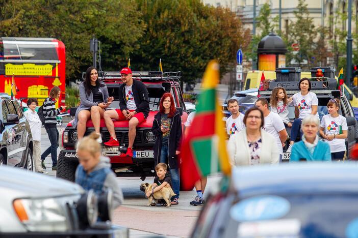 Į Taliną pajudės automobilių kolona