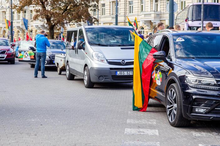 Į Taliną pajudės automobilių kolona