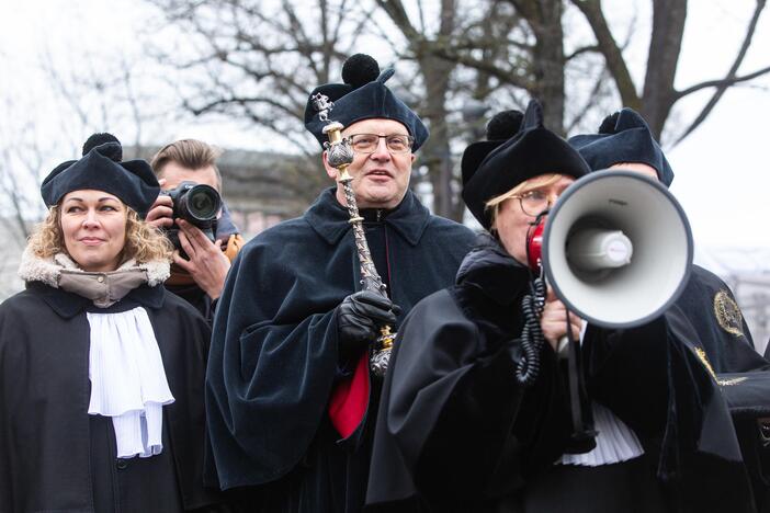 VU akcija: dalijo „Diplomus už Ačių"