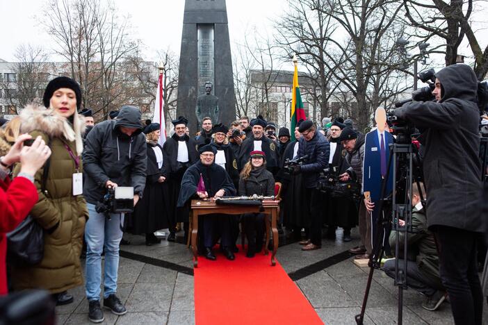 VU akcija: dalijo „Diplomus už Ačių"