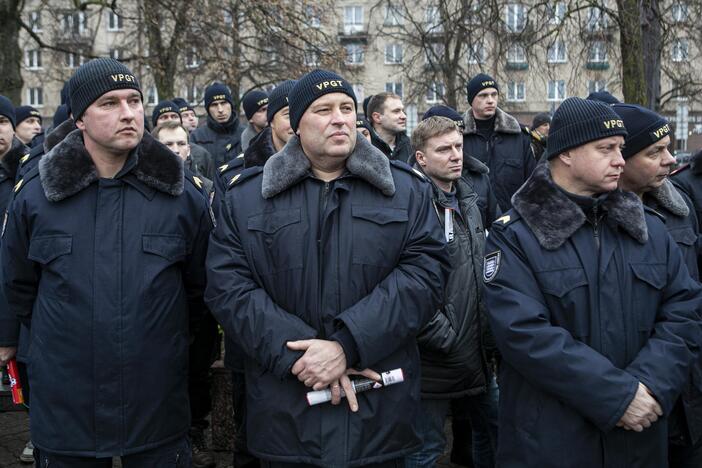 Pareigūnų protestas prie Seimo