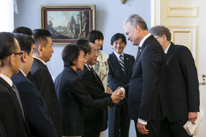 G. Nausėda susitiko su Japonijos delegacija