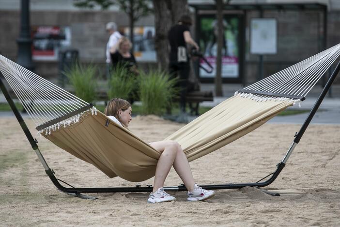 Lukiškių aikštėje atidarytas paplūdimys