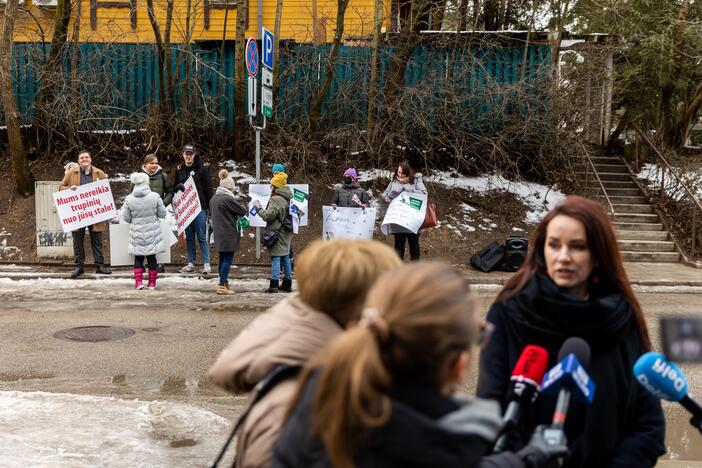 Piketas prie koncerno „Achemos grupė“ būstinės Vilniuje