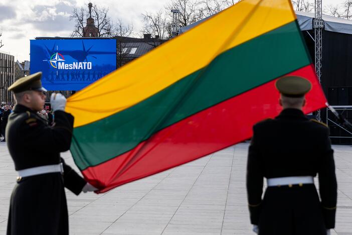 Šalies vadovai pabrėžia NATO svarbą neleidžiant išplisti Rusijos pradėtam karui