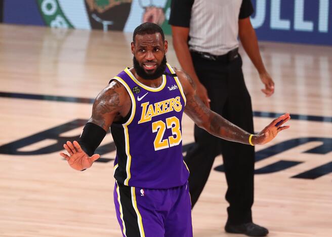 „Nuggets“ nesulaikė LeBrono ir praleido „Lakers“ į finalą