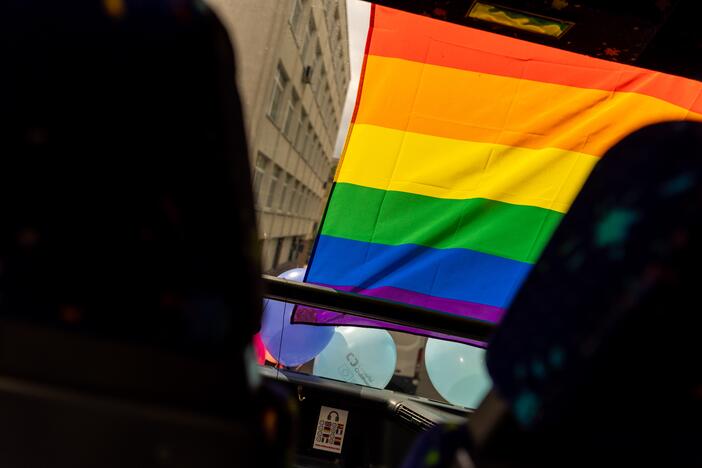 Pajudėjo „Baltic Pride“ Vaivorykštės autobusas