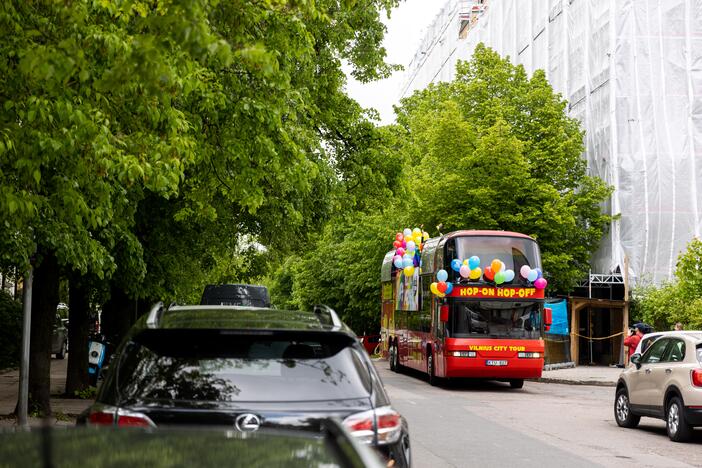 Pajudėjo „Baltic Pride“ Vaivorykštės autobusas